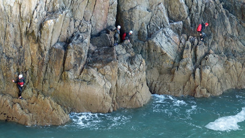 Coasteering Pembrokeshire UK Galles