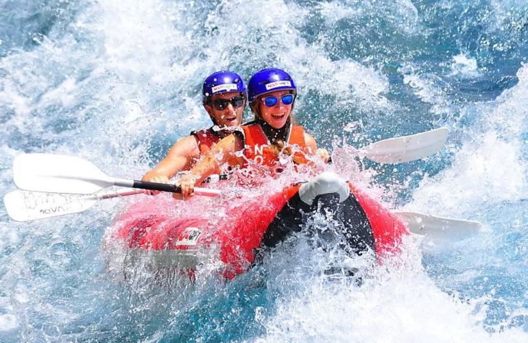 Kayak sul fiume Kuruçay vicino ad Antalya